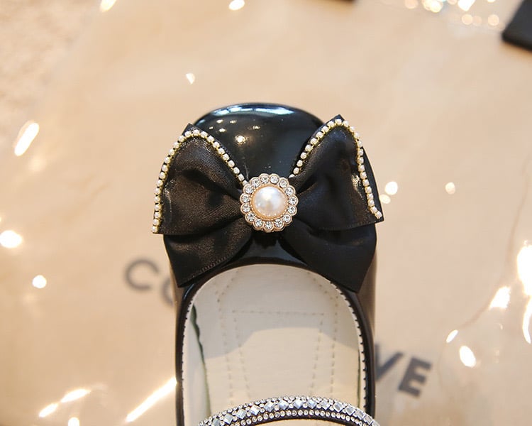 V550 - Giày búp bê đính nơ quai dán 2 màu đen/kem cho bé size 21-36