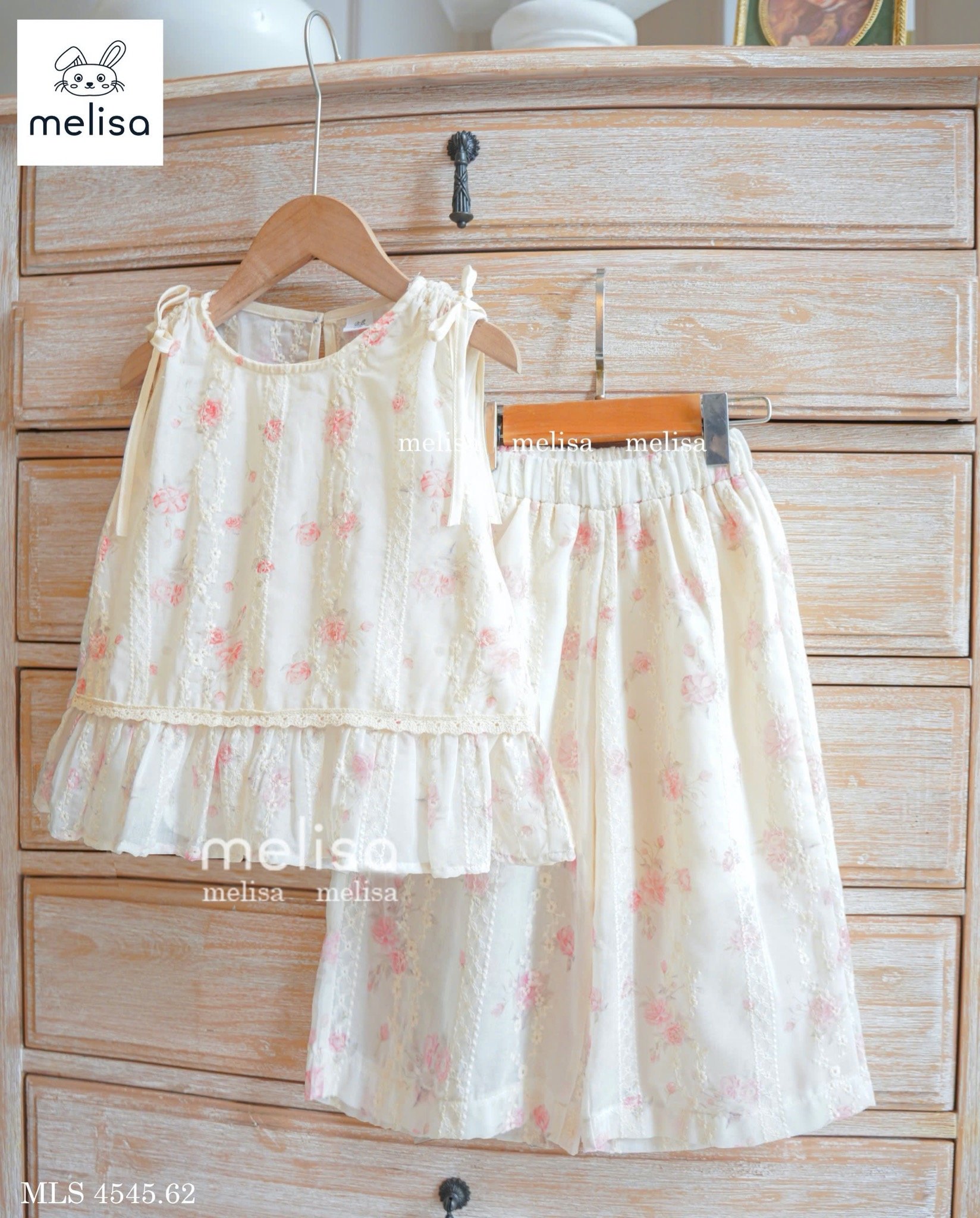 MLS 4545 - Bộ Melisa màu be hoạ tiết hoa thêu bé gái size 2-11y