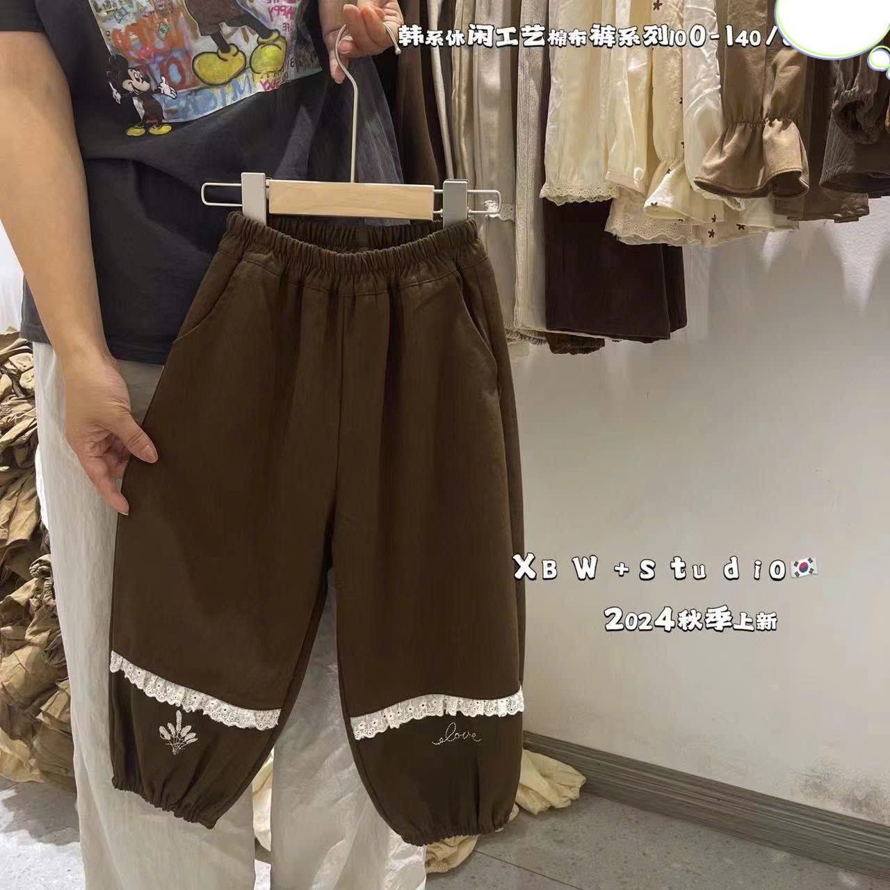 Quần ống bo vải thô thêu hoa 2 màu be/nâu bé gái size 90-130