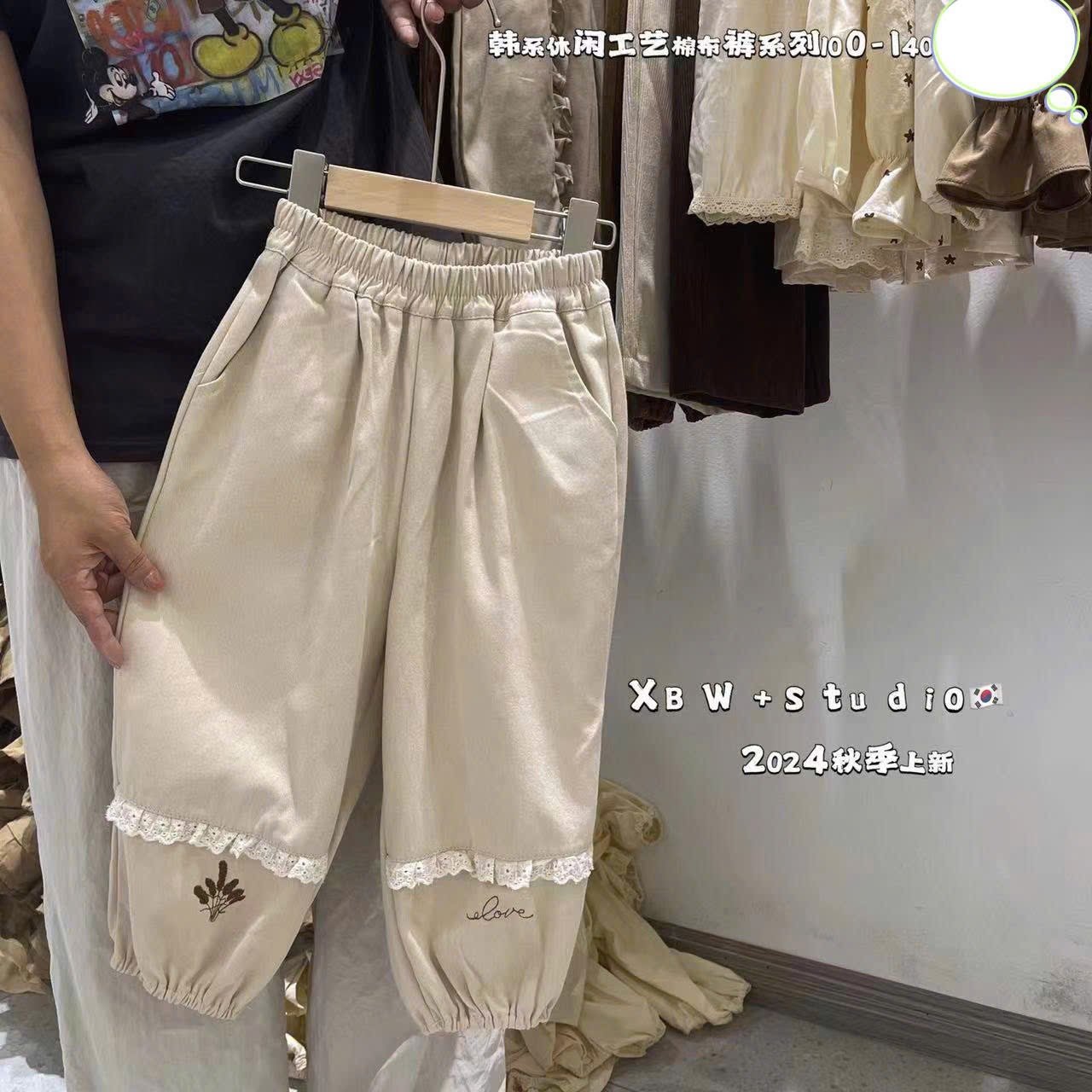 Quần ống bo vải thô thêu hoa 2 màu be/nâu bé gái size 90-130