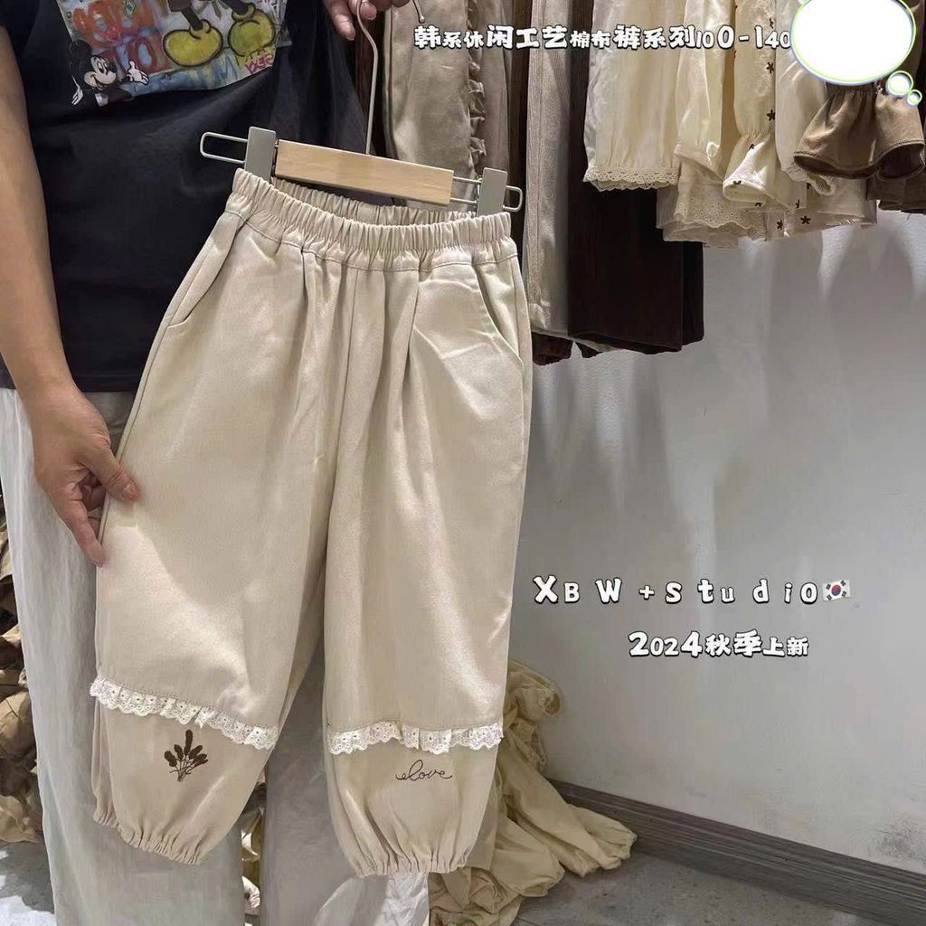 Quần ống bo vải thô thêu hoa 2 màu be/nâu bé gái size 90-130