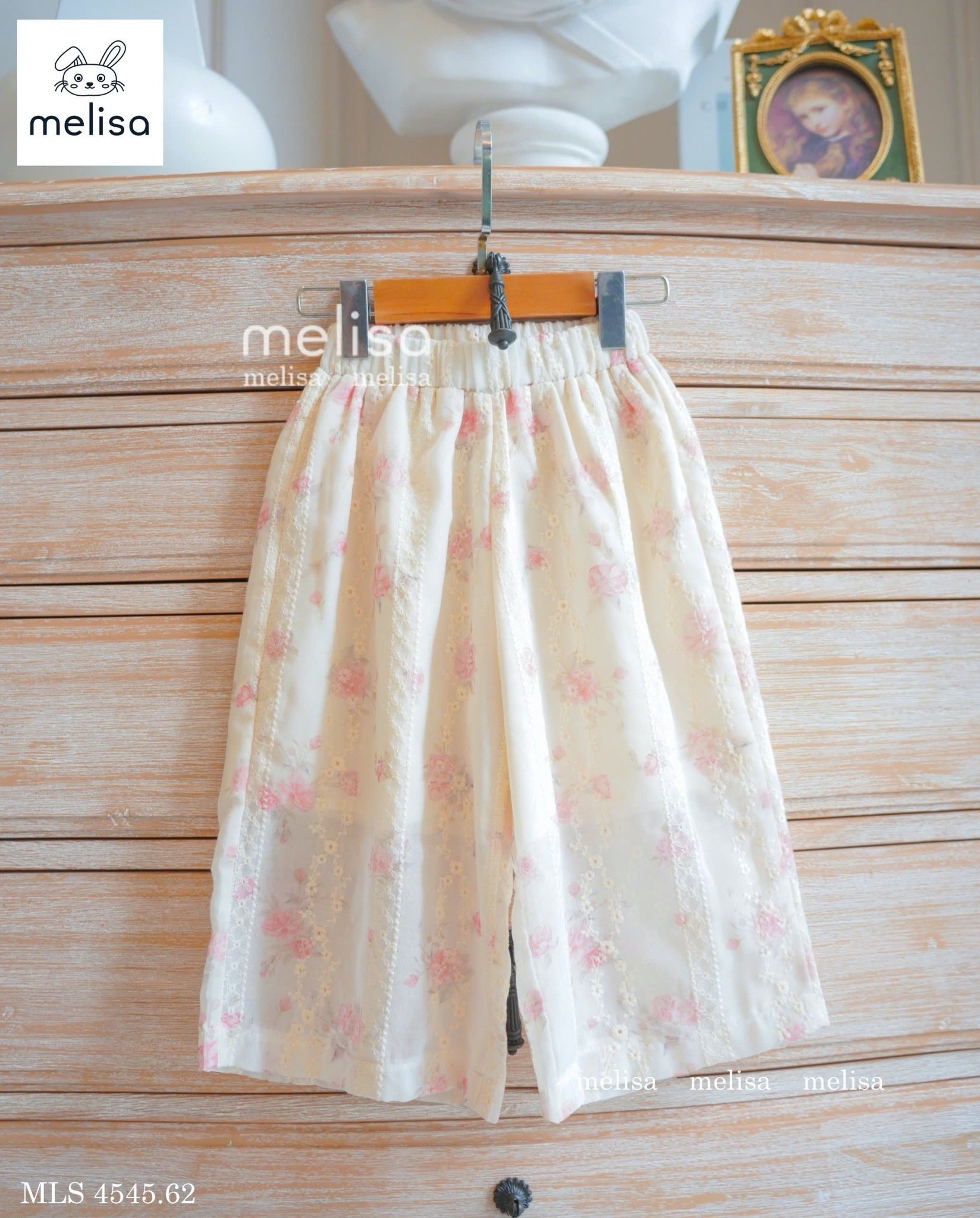 MLS 4545 - Bộ Melisa màu be hoạ tiết hoa thêu bé gái size 2-11y