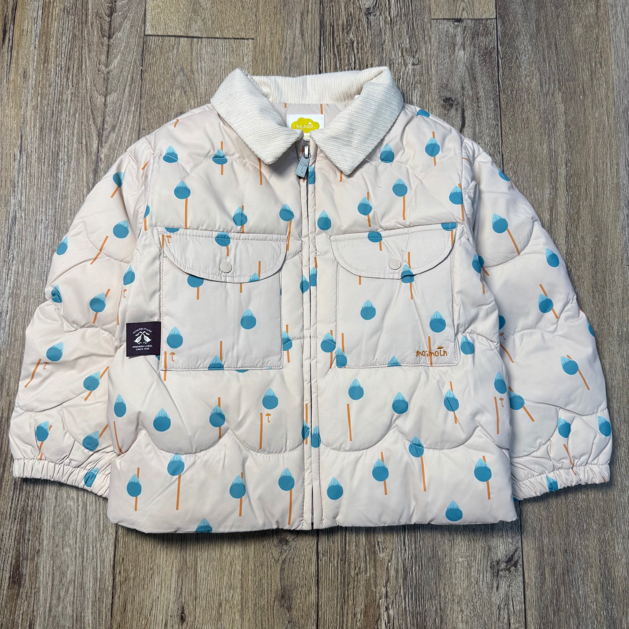 Áo khoác lông vũ Moimoln màu be cổ bẻ in hình cây xanh cho bé size 90-120