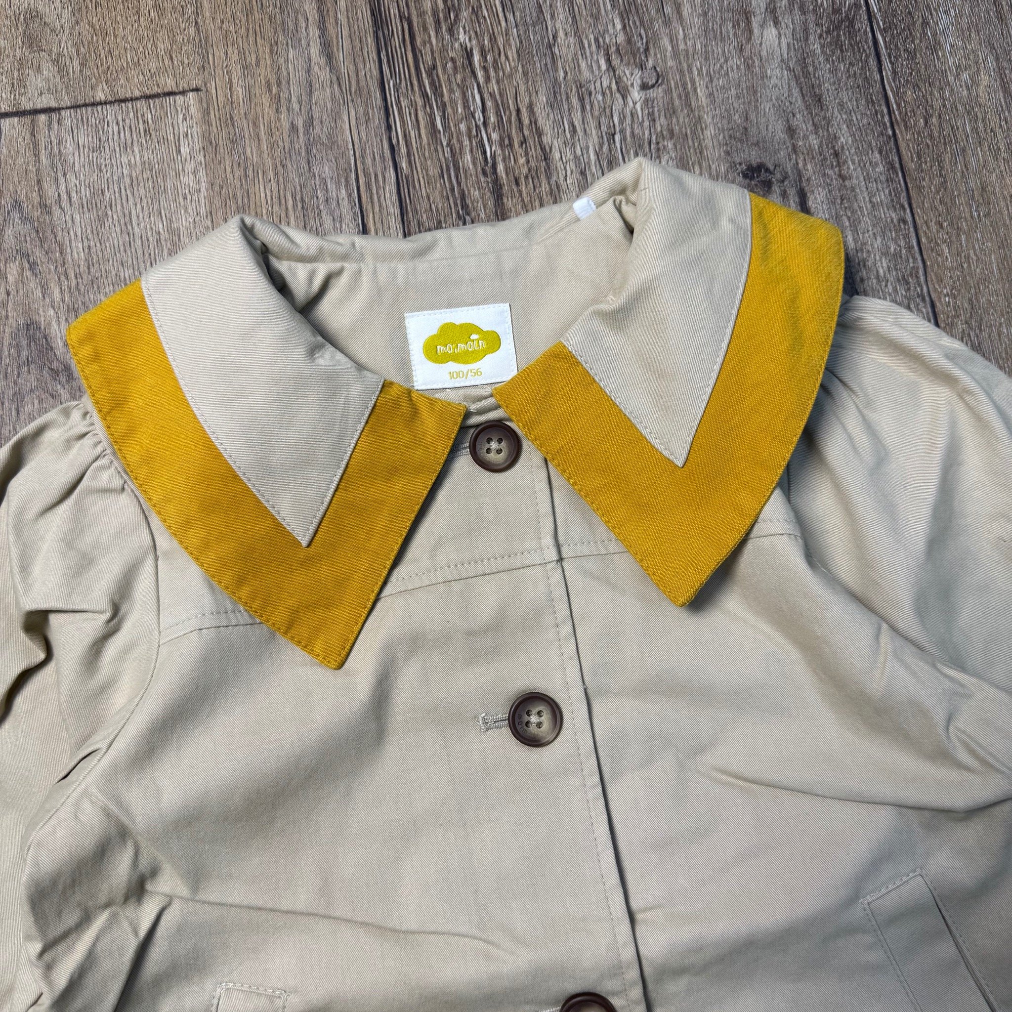 Áo khoác kaki Moimoln 2 lớp cổ bẻ phối viền vàng bé gái size 100