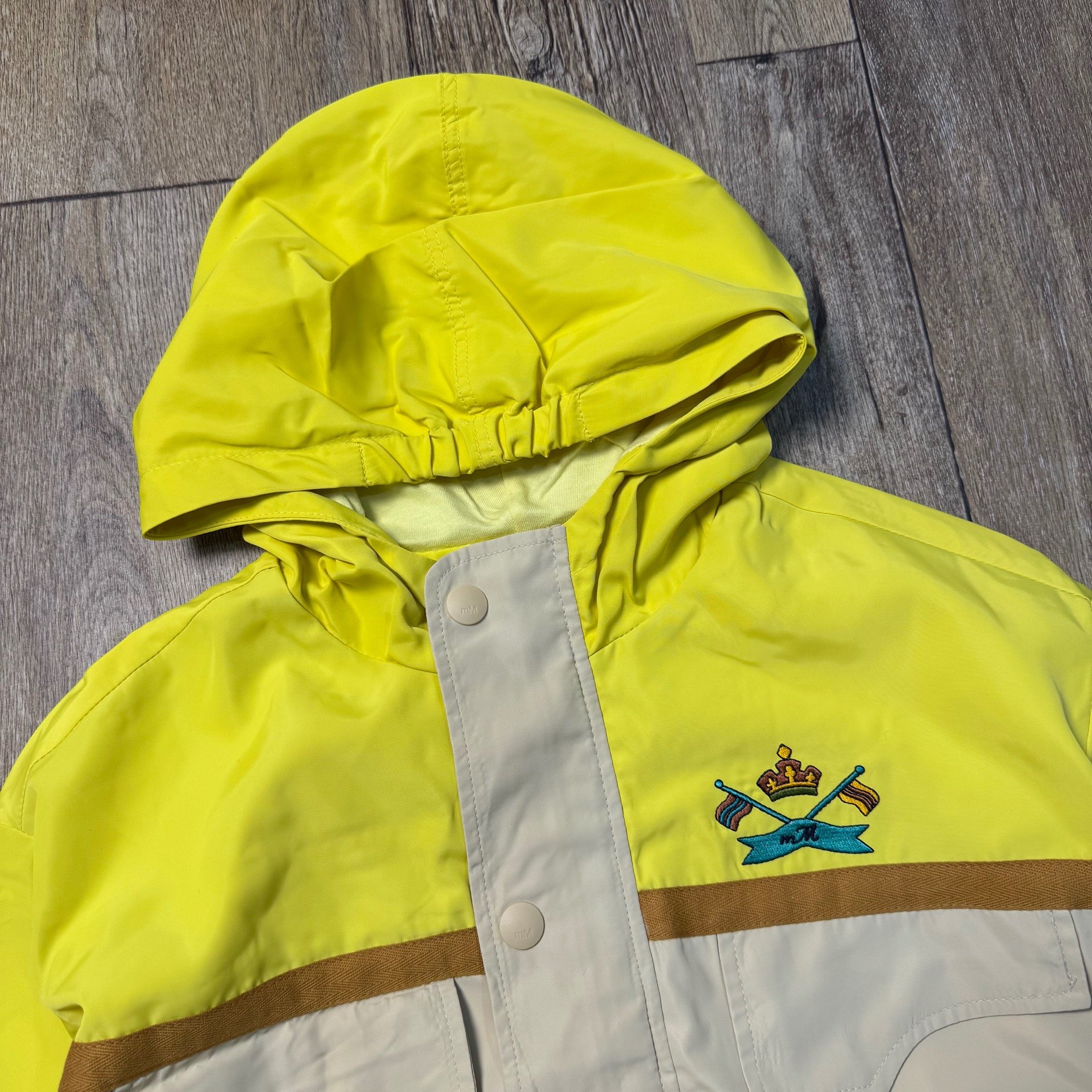 Áo khoác Moimoln 2 lớp màu be phối vàng cho bé size 100-140