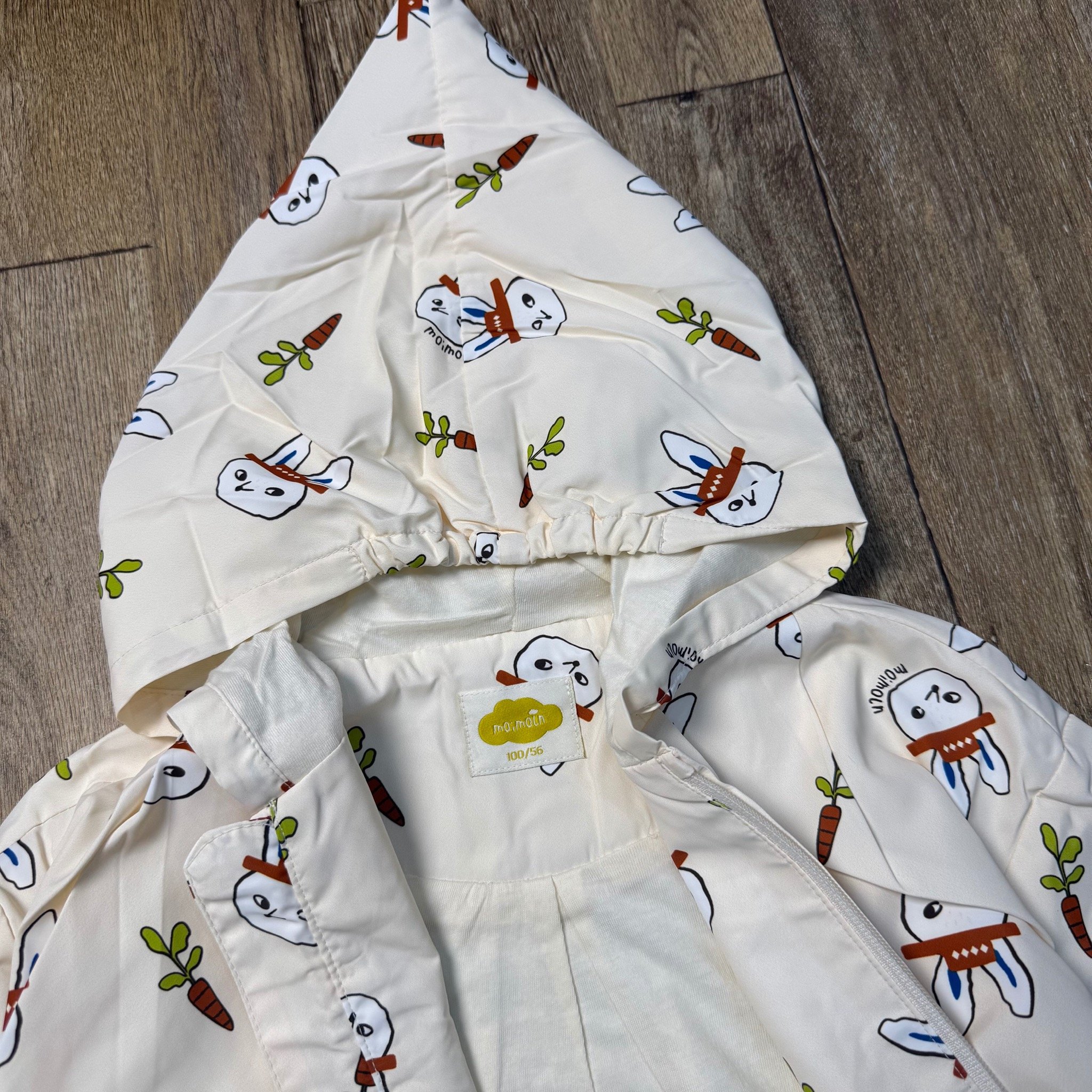 Áo khoác gió 2 lớp Moimoln lót cotton màu kem in thỏ cho bé size 90-120