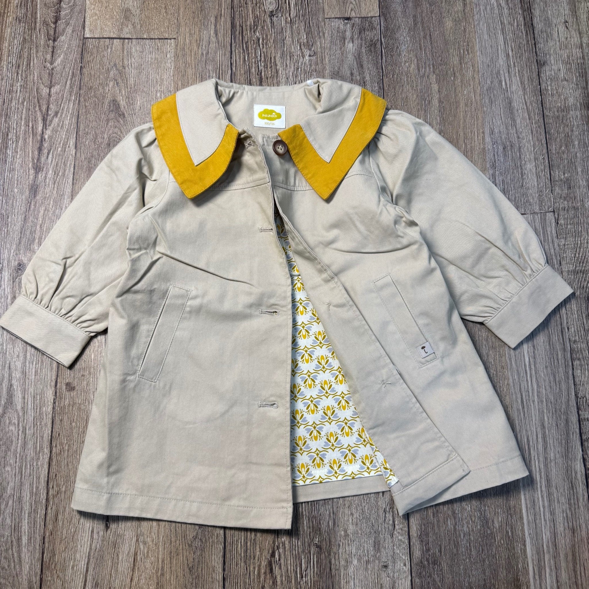Áo khoác kaki Moimoln 2 lớp cổ bẻ phối viền vàng bé gái size 100