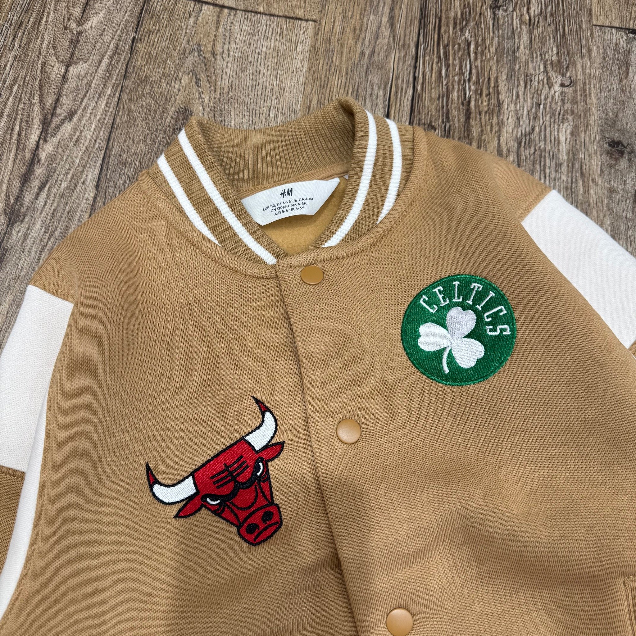 AKBT46 - Áo khoác bomber màu nâu be bóng chày cho bé size 4-10y