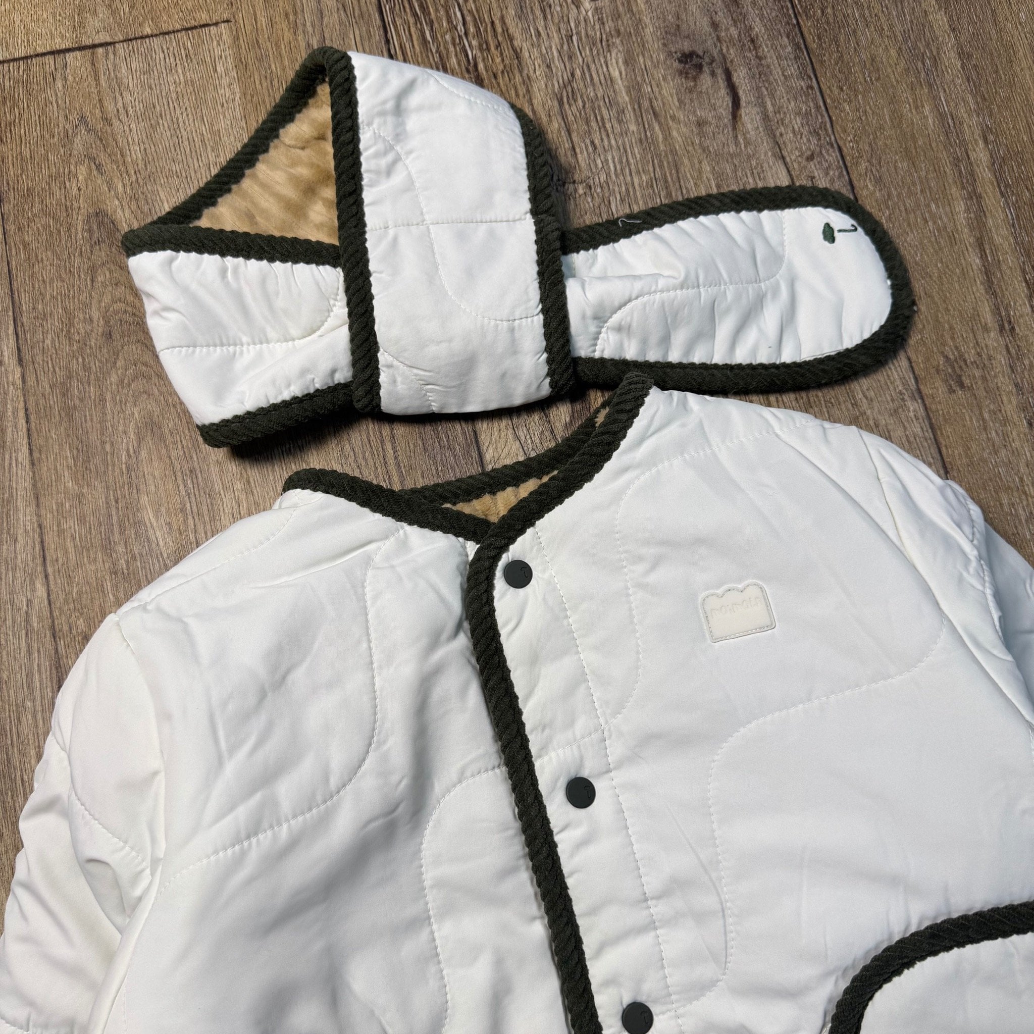 Áo khoác Moimoln trắng ngà lót lông kèm khăn mặc 2 mặt cho bé size 90-120