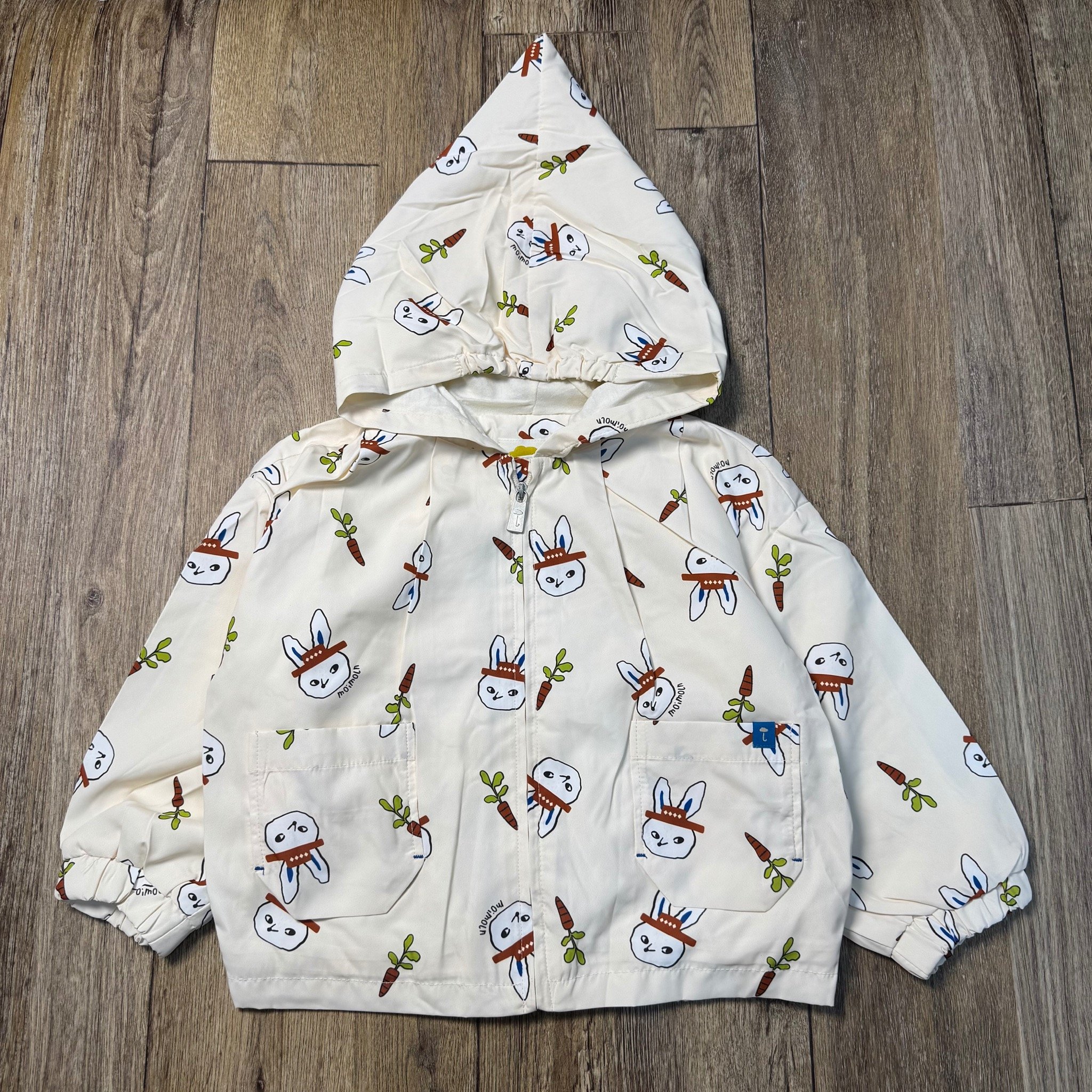 Áo khoác gió 2 lớp Moimoln lót cotton màu kem in thỏ cho bé size 90-120