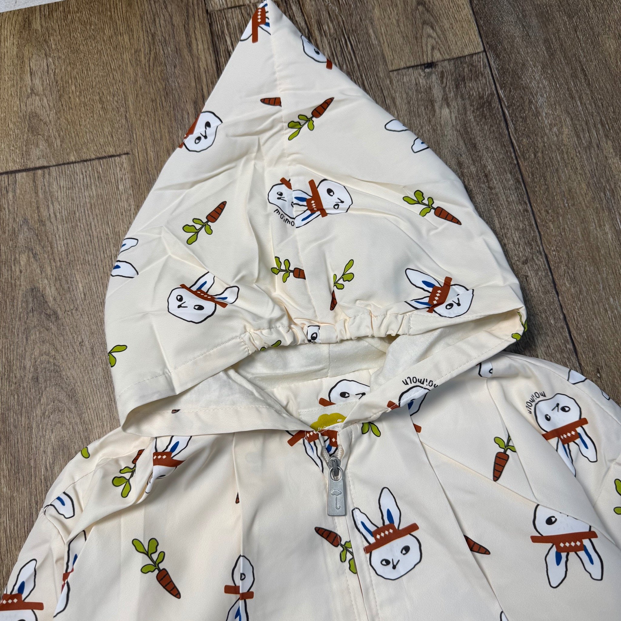 Áo khoác gió 2 lớp Moimoln lót cotton màu kem in thỏ cho bé size 90-120