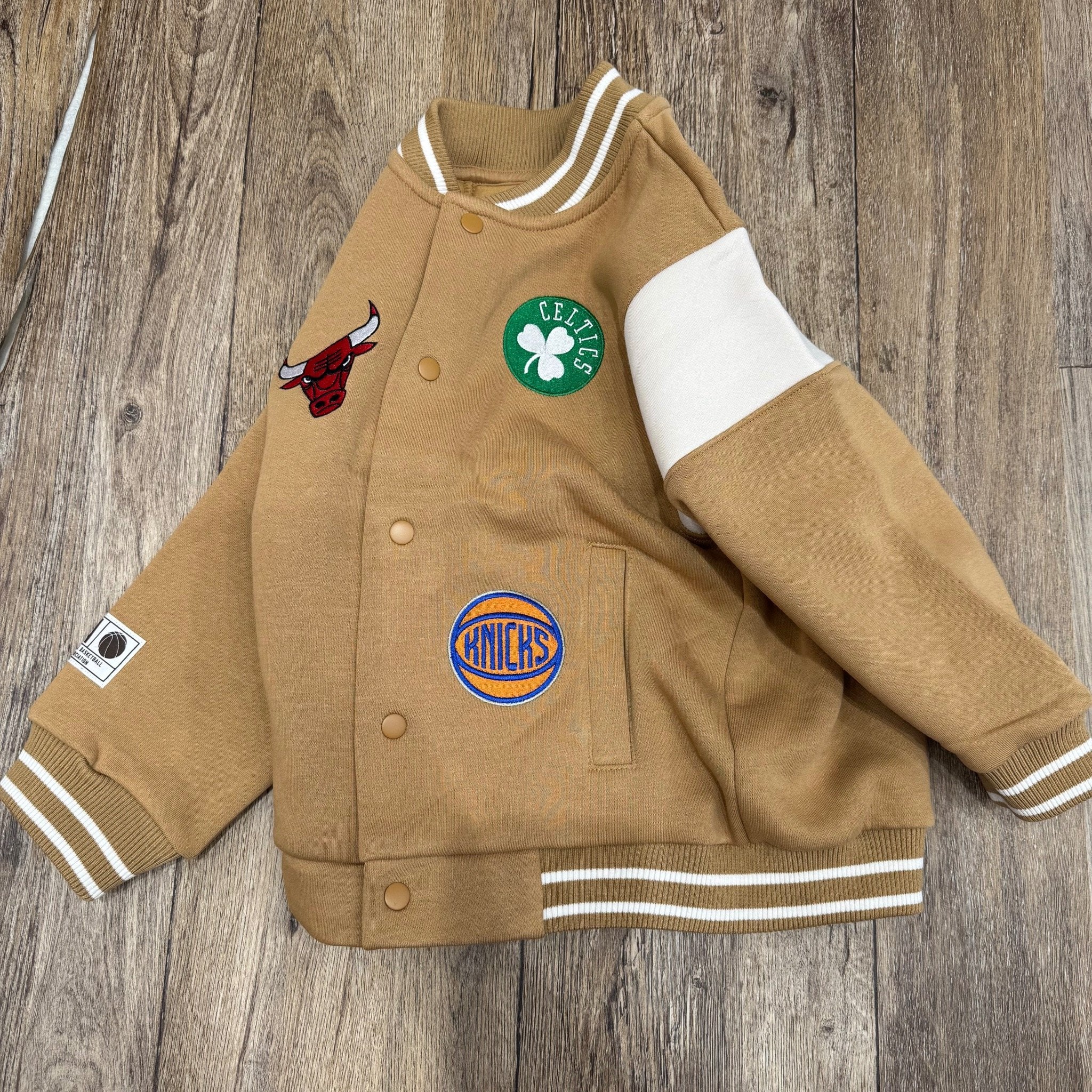 AKBT46 - Áo khoác bomber màu nâu be bóng chày cho bé size 4-10y