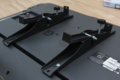 Giá treo TV Heinler kiểu dáng thẳng kích thước 24-32 inch (đen)