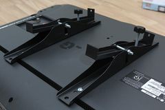 Giá treo TV Heinler kiểu dáng thẳng kích thước 40-60 inch (đen)