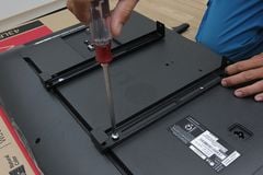 Giá treo TV Heinler kiểu dáng thẳng kích thước 55-70 inch (đen)