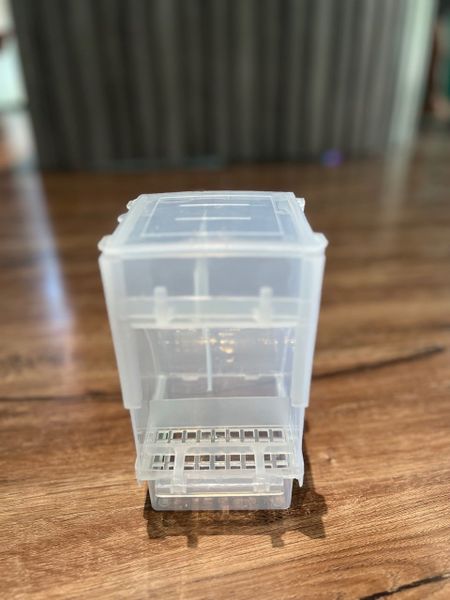 Máng Ăn Chống Vung Finch