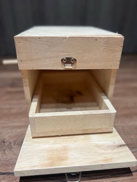 Tổ Lovebird Có Khay