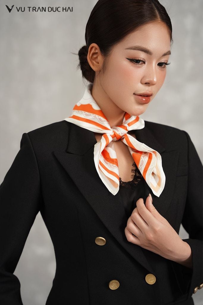 Khăn lụa vuông Cầu Vàng Đà Nẵng SCO2602