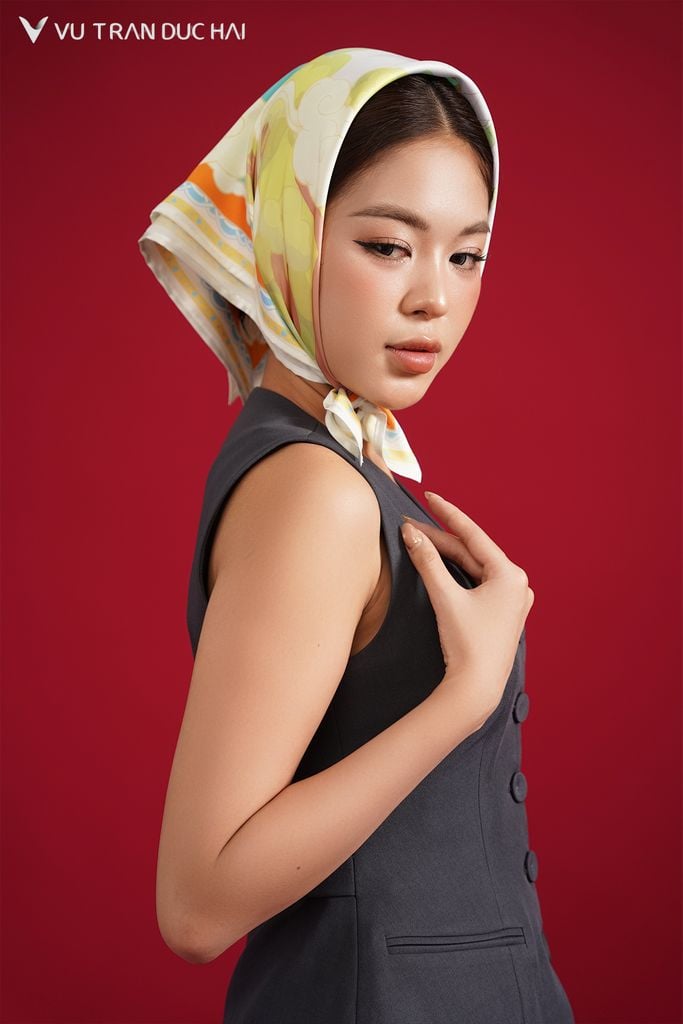 Khăn lụa vuông Cầu Vàng Đà Nẵng SCO2602