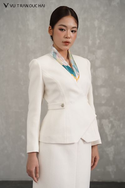 Khăn lụa vuông Thiếu Nữ Ôm Hương Sen SCO2601