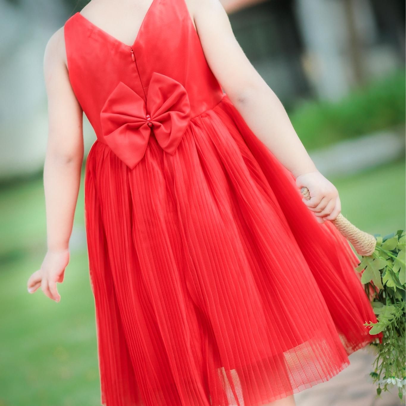  Tamiuy Đầm Dạ Hội Cao Cấp Màu Đỏ  Thân Đầm Trên Đính Cườm Và Hoa Ở Ngực Áo Size 8-12 