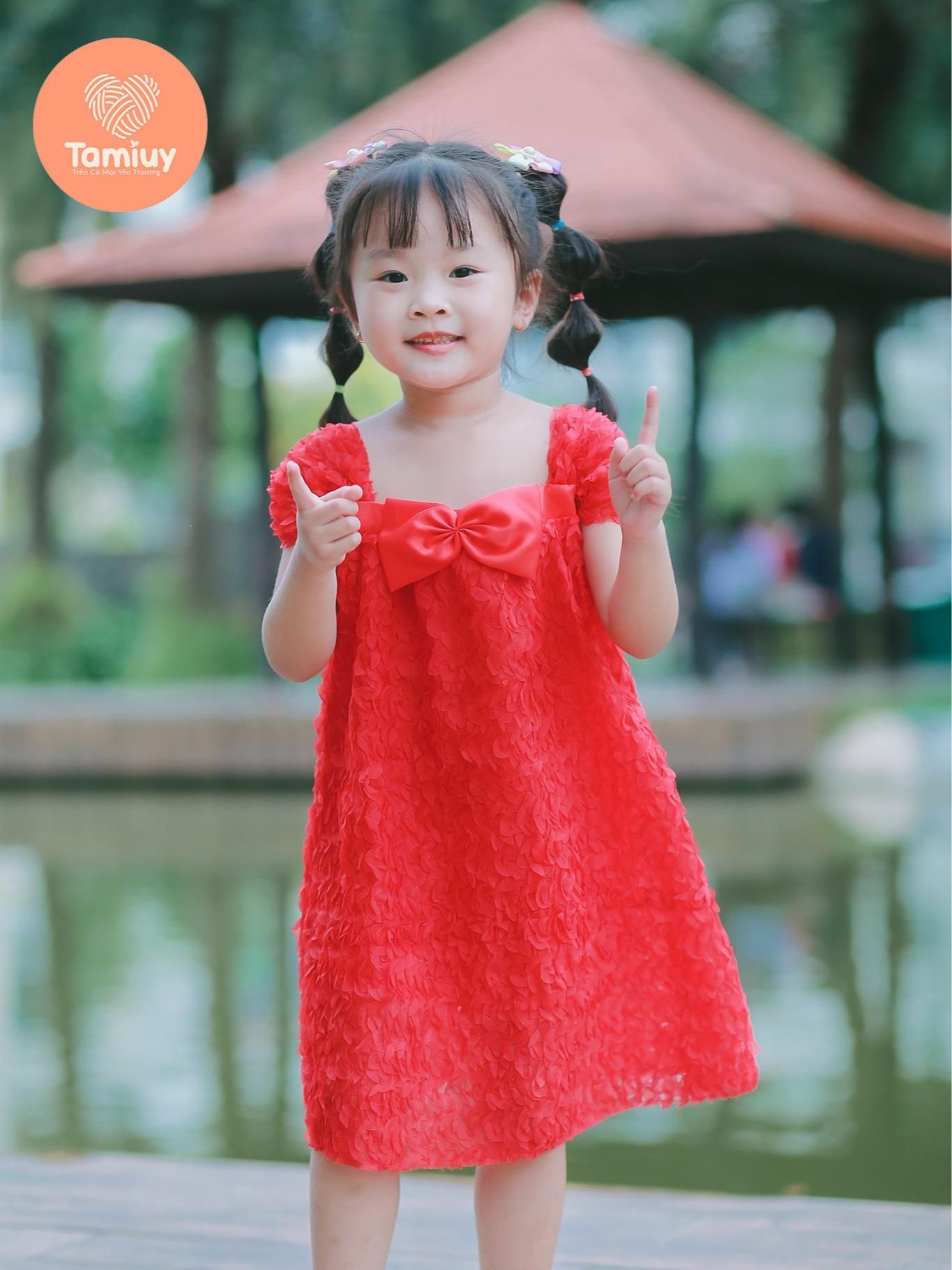  Đầm Hoa Hồng Xòe Nơ Ngực Tamiuy Voan Mềm Cho Bé Từ 10-38 kg - Thương Hiệu Thời Trang Local Band 