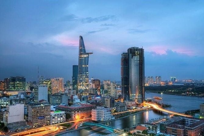HO CHI MINH Sky Deck +  SAIGON RIVER TOUR–胡志明金融塔景觀夜景 + 夜遊西貢河  ( HCM1E)