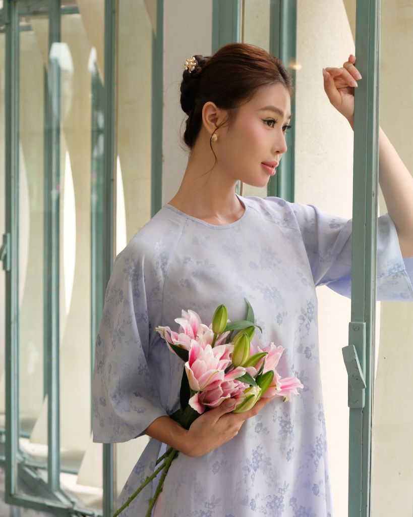 Áo Dài Nữ Mẫn Yên Vải Lụa Hoa Tay Lở Cổ Tròn Diện Tết Du Xuân (Không Kèm Quần)  GOÛT DE JUN