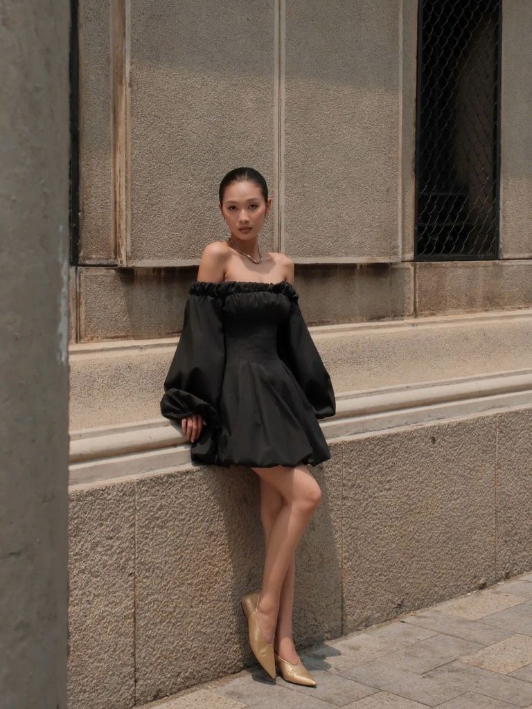 Đầm Nữ DOTING Trễ Vai Tay Dài Dáng Ngắn Form Bí Dễ Thương GOÛT DE JUN