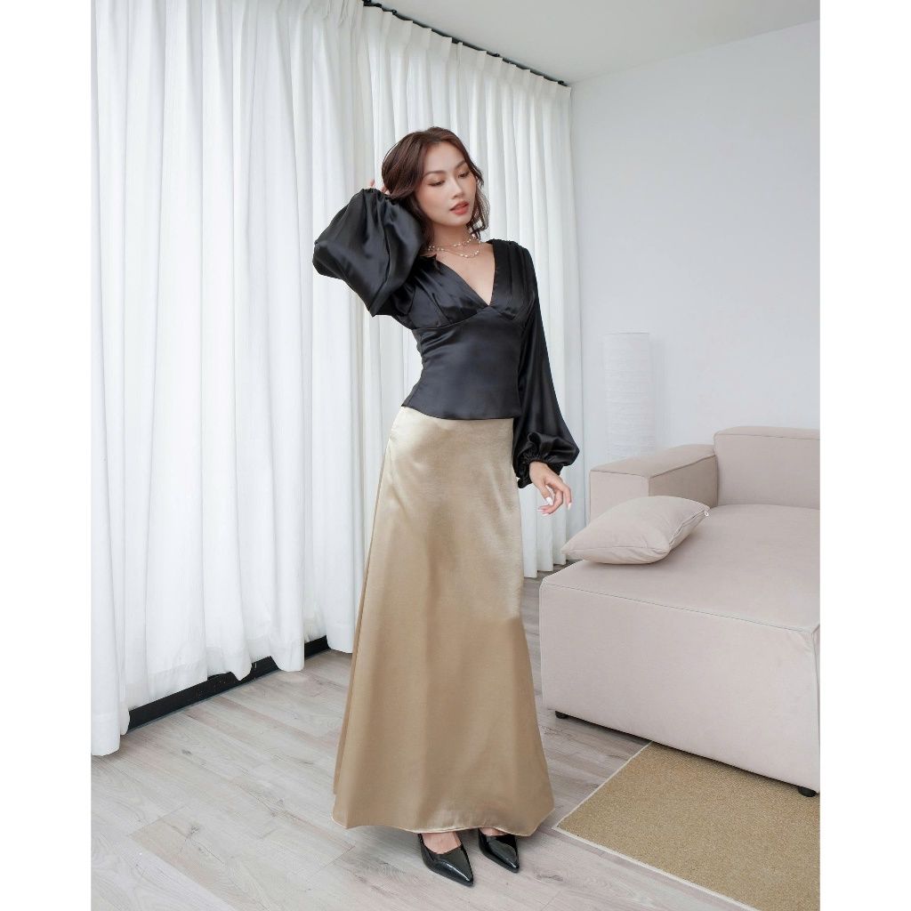 Áo Lụa Nữ Cổ V Xếp Li Vai Tay Dài - AMOURS TOP - GOÛT DE JUN