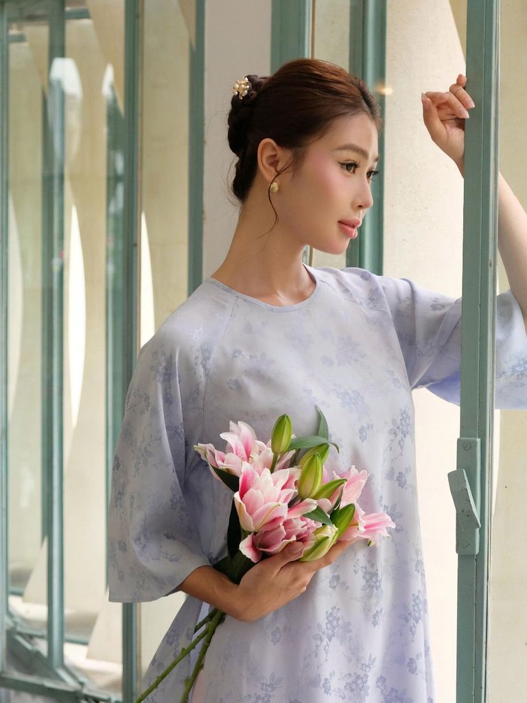Áo Dài Nữ Mẫn Yên Vải Lụa Hoa Tay Lở Cổ Tròn Diện Tết Du Xuân (Không Kèm Quần)  GOÛT DE JUN