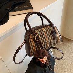 Túi Xách Kẻ Sọc Retro Thu Đông Hoạ Tiết Caro Kèm Charm Gấu