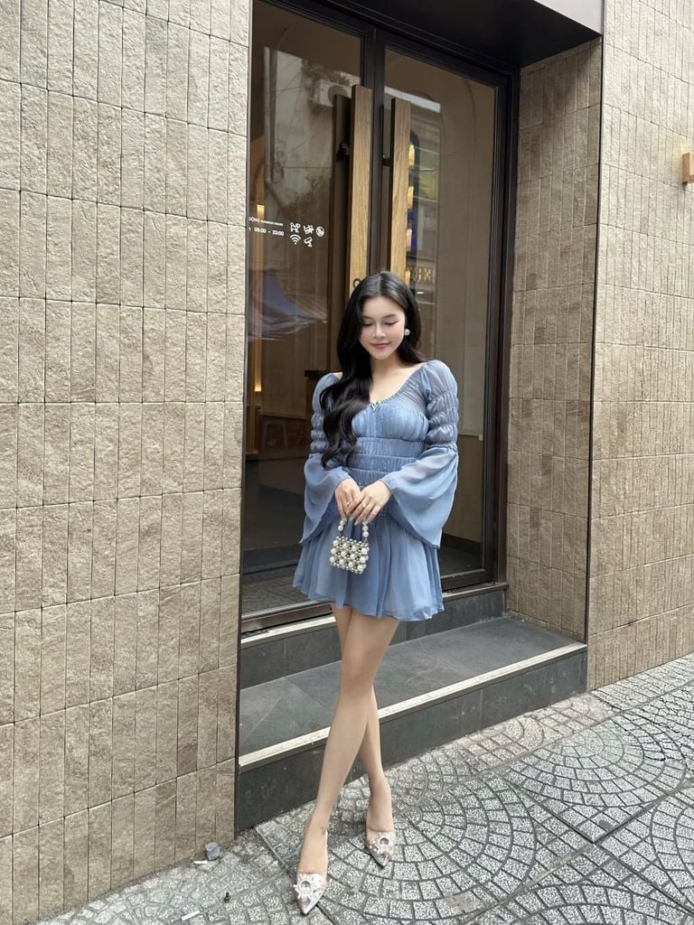 Đầm Nữ HEVAL Tay Dài Cổ V Form Ngắn Xòe Dễ Thương GOÛT DE JUN