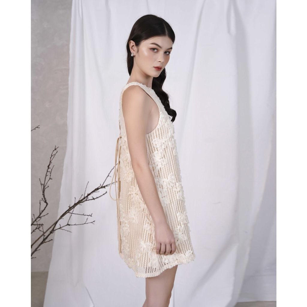 GOÛT DE JUN - Đầm nữ dáng suông cổ yếm chất ren cao cấp - CREME DRESS