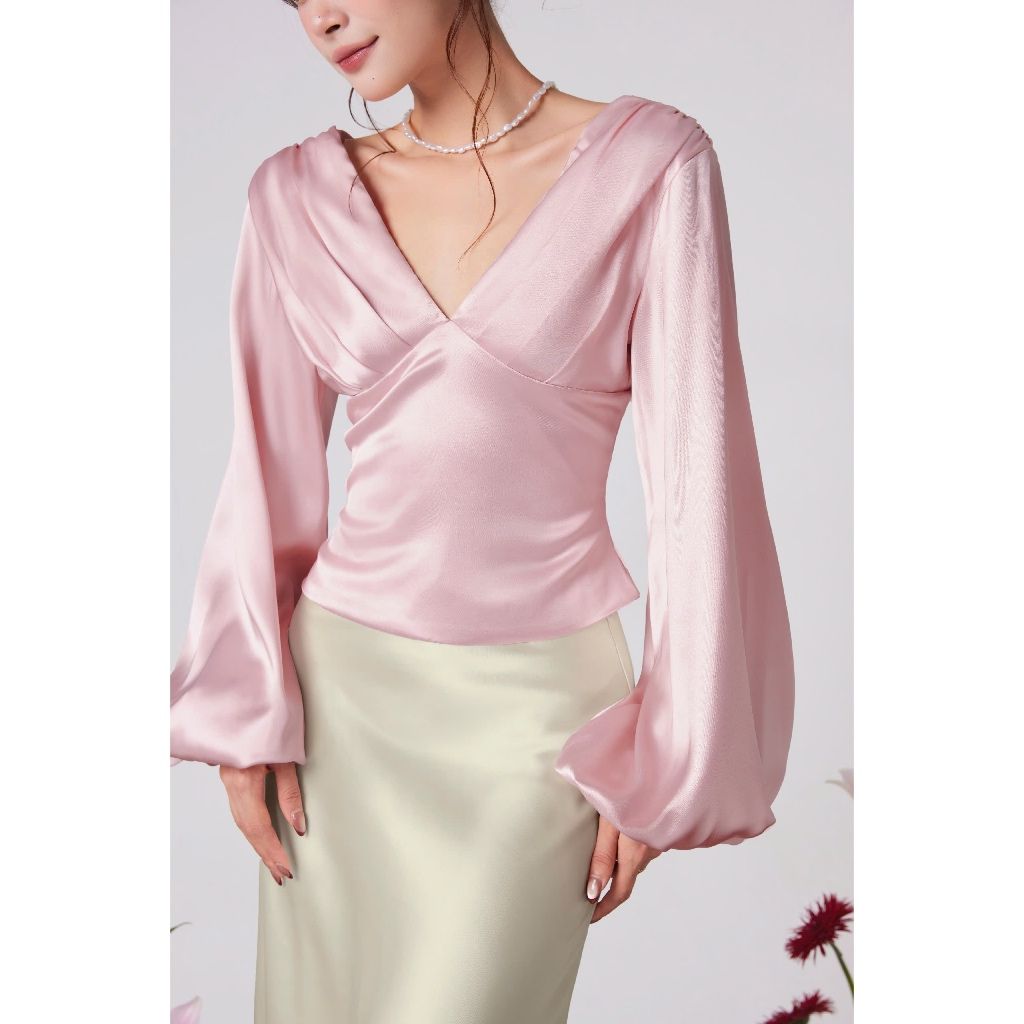 Áo Lụa Nữ Cổ V Xếp Li Vai Tay Dài - AMOURS TOP - GOÛT DE JUN