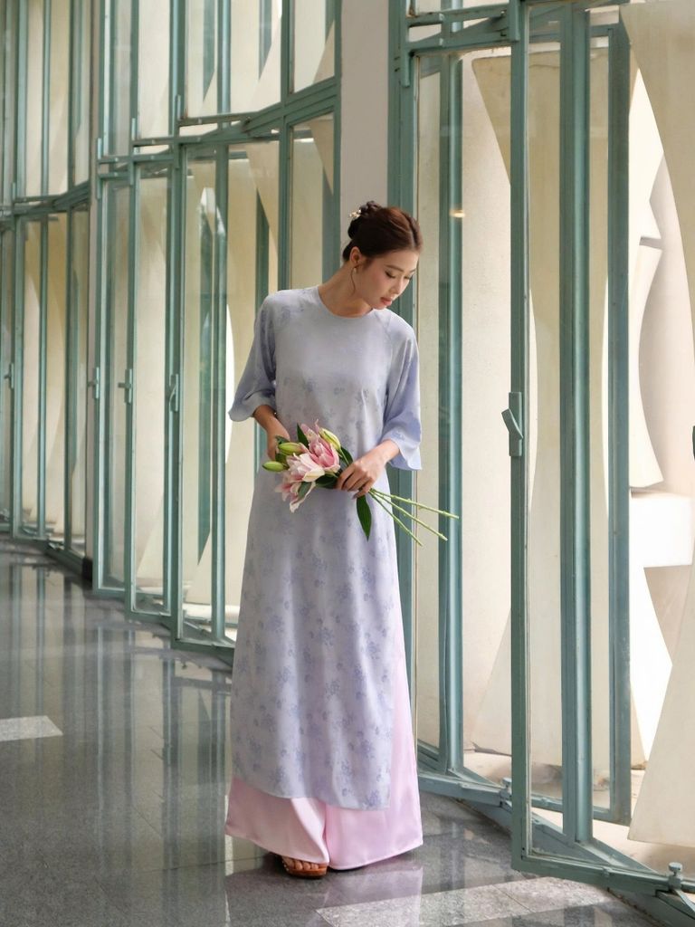 Áo Dài Nữ Mẫn Yên Vải Lụa Hoa Tay Lở Cổ Tròn Diện Tết Du Xuân (Không Kèm Quần)  GOÛT DE JUN