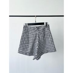 Quần lửng ống rộng kẻ cạp khoá lưng cao, Quần kẻ nữ hack dáng cá tính hottrend | Sarah Shorts | Secodee