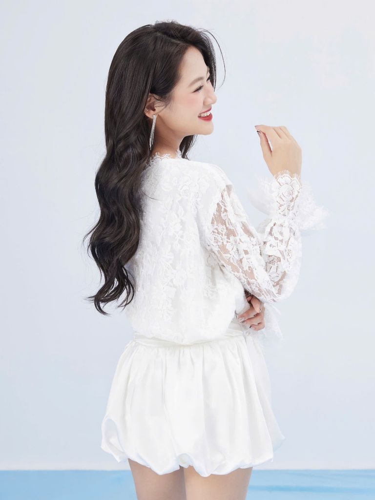 Áo Ren Hoa Nữ Lệch Vai Freesize Tay Phồng Nữ Tính - MATIA TOP -  GOÛT DE JUN