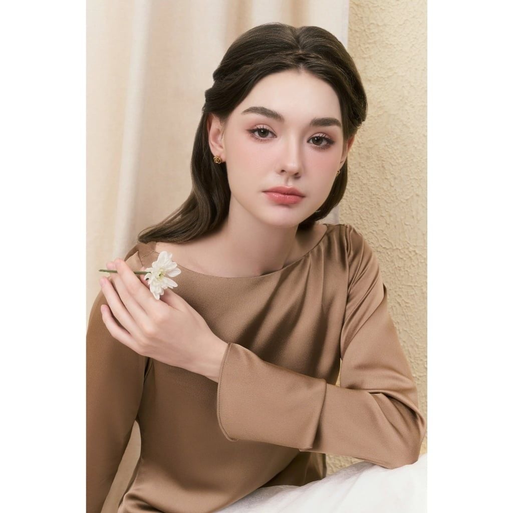 Áo Nữ AKIRA TOP Chất Lụa Tay Dài Hở Lưng GOUT DE JUN