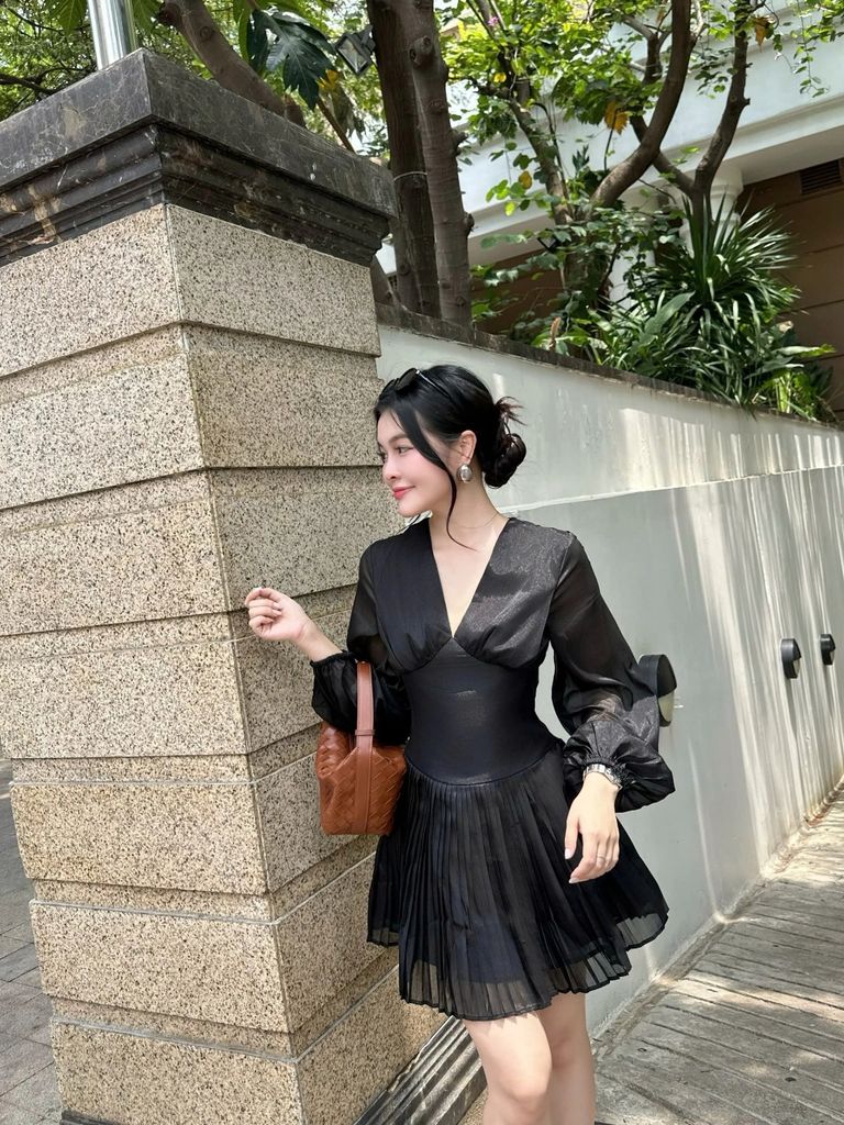Đầm Nữ CHEIROS DRESS Cổ V Xếp Ly Dáng Xòe Tôn Eo Thanh Lịch GOUT DE JUN