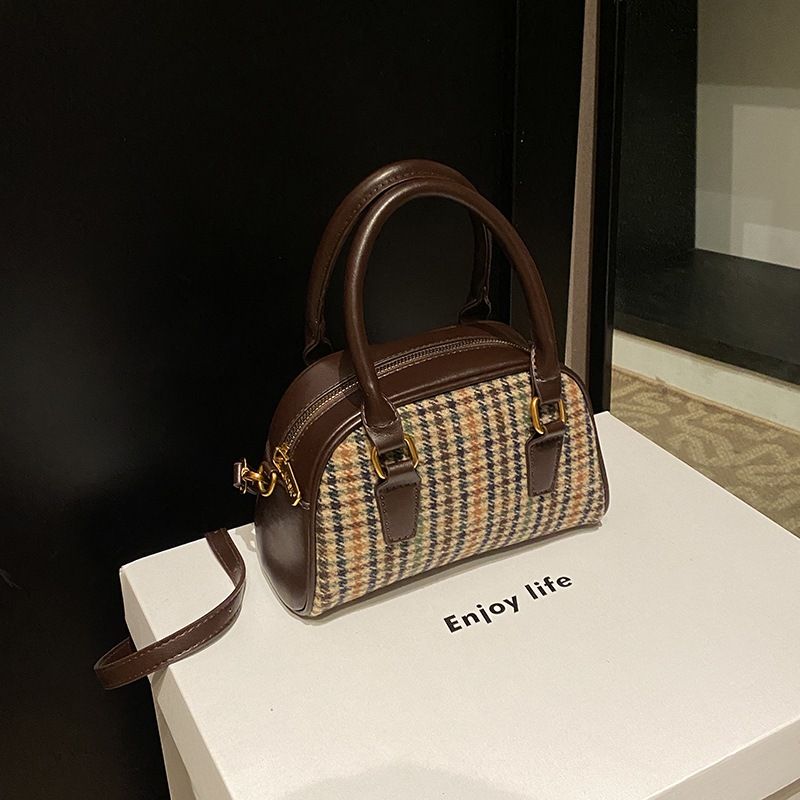 Túi Xách Kẻ Sọc Retro Thu Đông Hoạ Tiết Caro Kèm Charm Gấu
