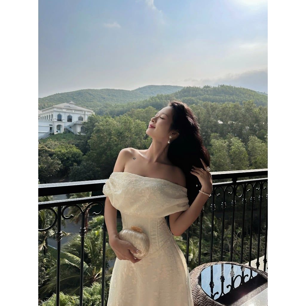 Đầm Nữ Trễ Vai Dáng Dài Họa Tiết Nổi Nữ Tính Dịu Dàng - DANNA DRESS - GOÛT DE JUN