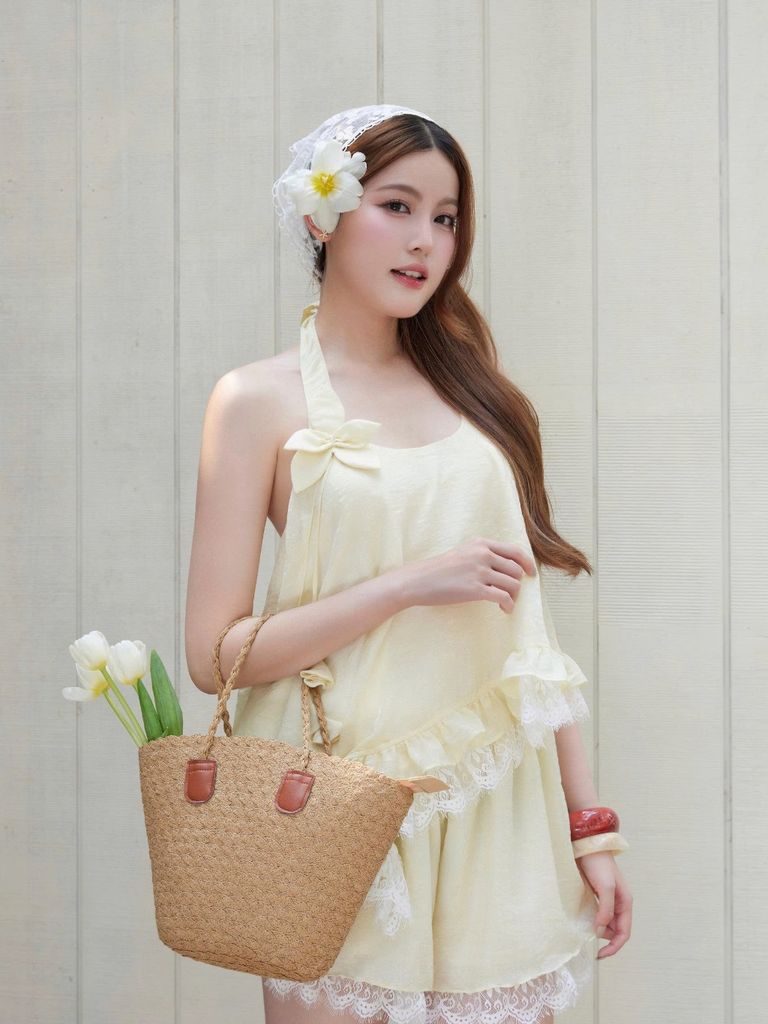 (Bán Lẻ) Set Nữ Đi Biển Mùa Hè RIBBIE Áo Phối Ren Hở Lưng Và Quần Ngắn Dễ Thương GOÛT DE JUN
