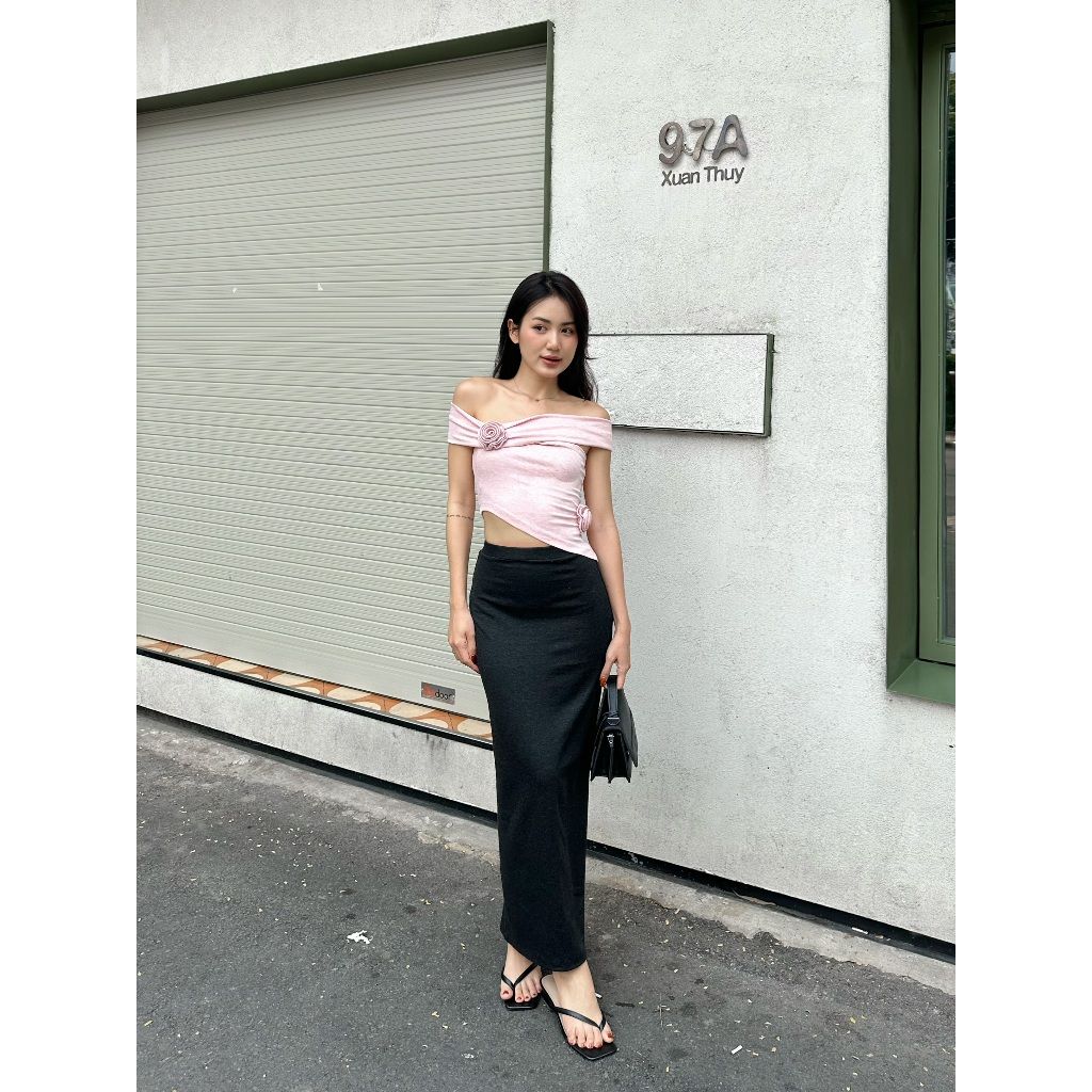 Áo Croptop Nữ Trễ Vai Lệch Tà Kèm Hoa   - SUNI TOP - GOÛT DE JUN