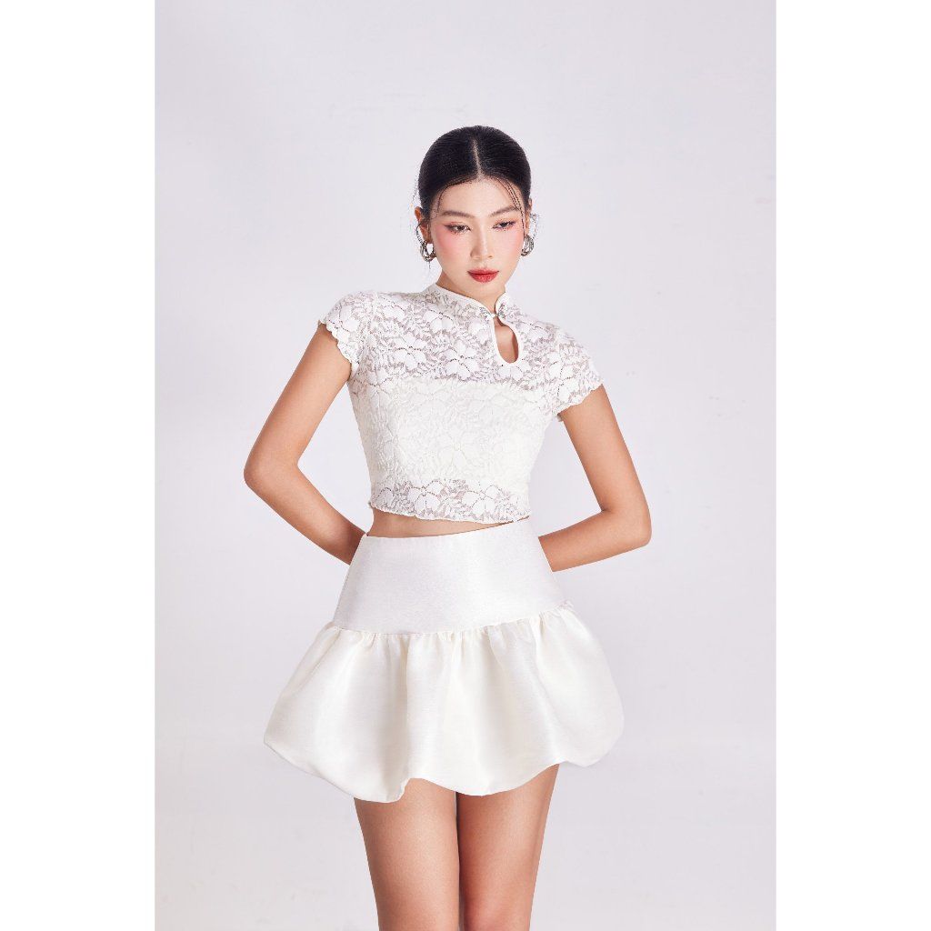 Áo Croptop Tay Ngắn Thiết Kế Ren Hoa Hot Trend - TYRA TOP - GOÛT DE JUN
