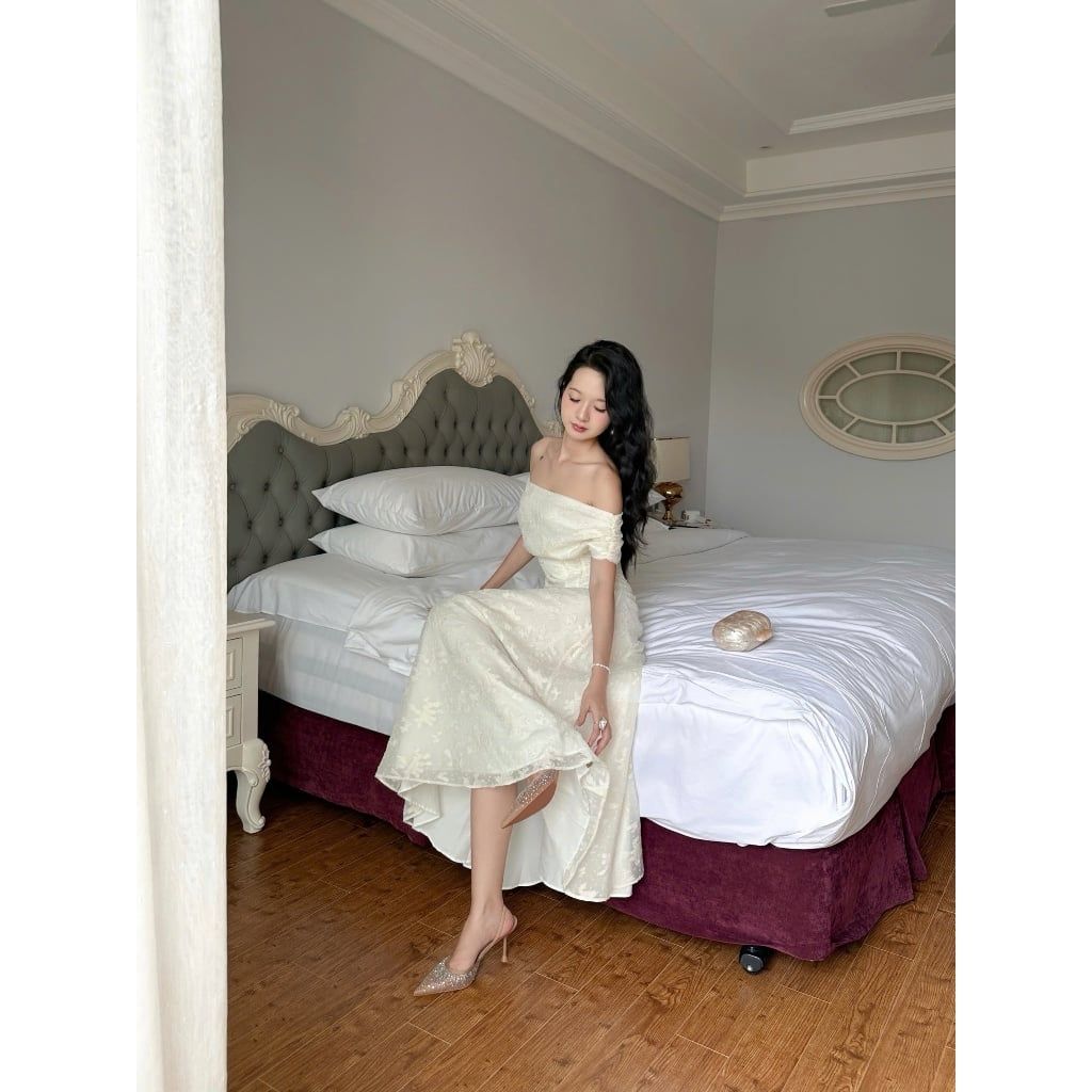 Đầm Nữ Trễ Vai Dáng Dài Họa Tiết Nổi Nữ Tính Dịu Dàng - DANNA DRESS - GOÛT DE JUN