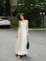 Đầm Nữ QUIERO Cổ Yếm Hở Lưng Dáng Dài Form Bí Quyến Rũ Nữ Tính GOÛT DE JUN