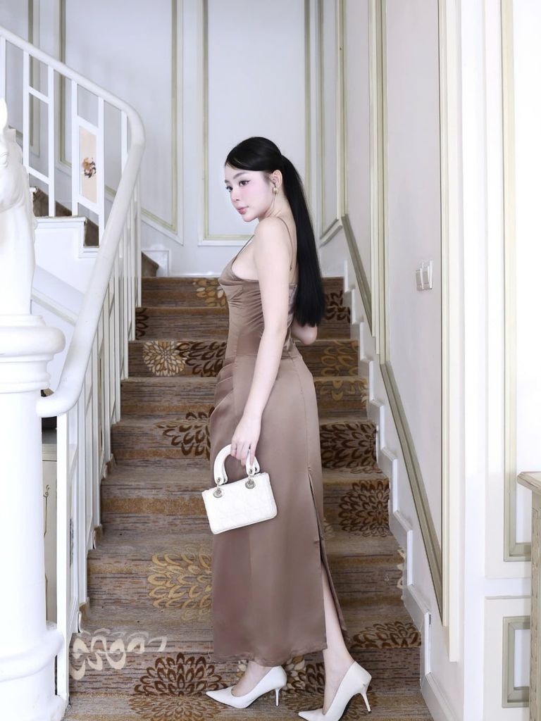 Đầm Nữ POIREA Đi Tiệc Hai Dây Dáng Dài Nhún Eo Sang Trọng GOÛT DE JUN