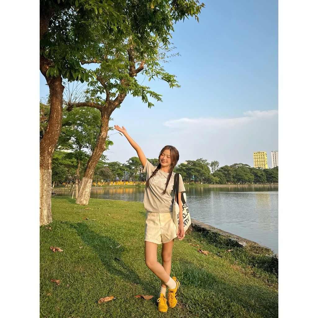 Quần Shorts Nữ Lưng Cao Kaki Năng Động Thêu Nơ- RUBER SHORTS - Goût De Jun