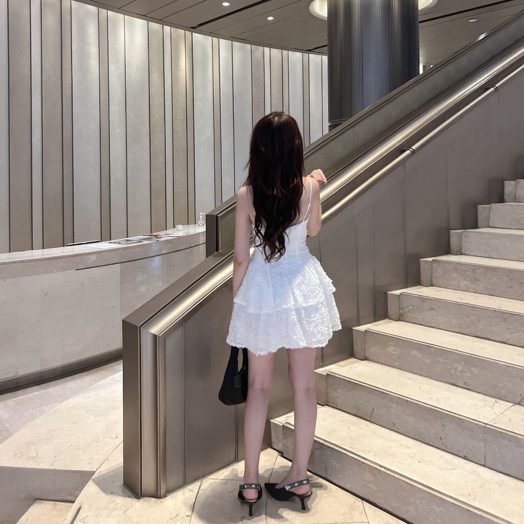 Đầm Trắng 2 Dây Dự Tiện Họa Tiết Hoa (Tặng Kèm Hoa) - JINNI DRESS - GOÛT DE JUN